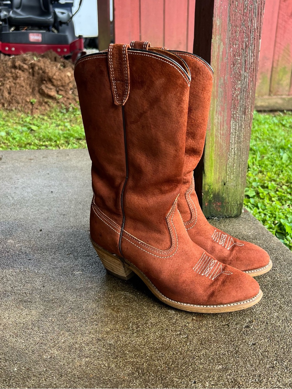 Women's Suede Heeled Western Boots - Rust Brown